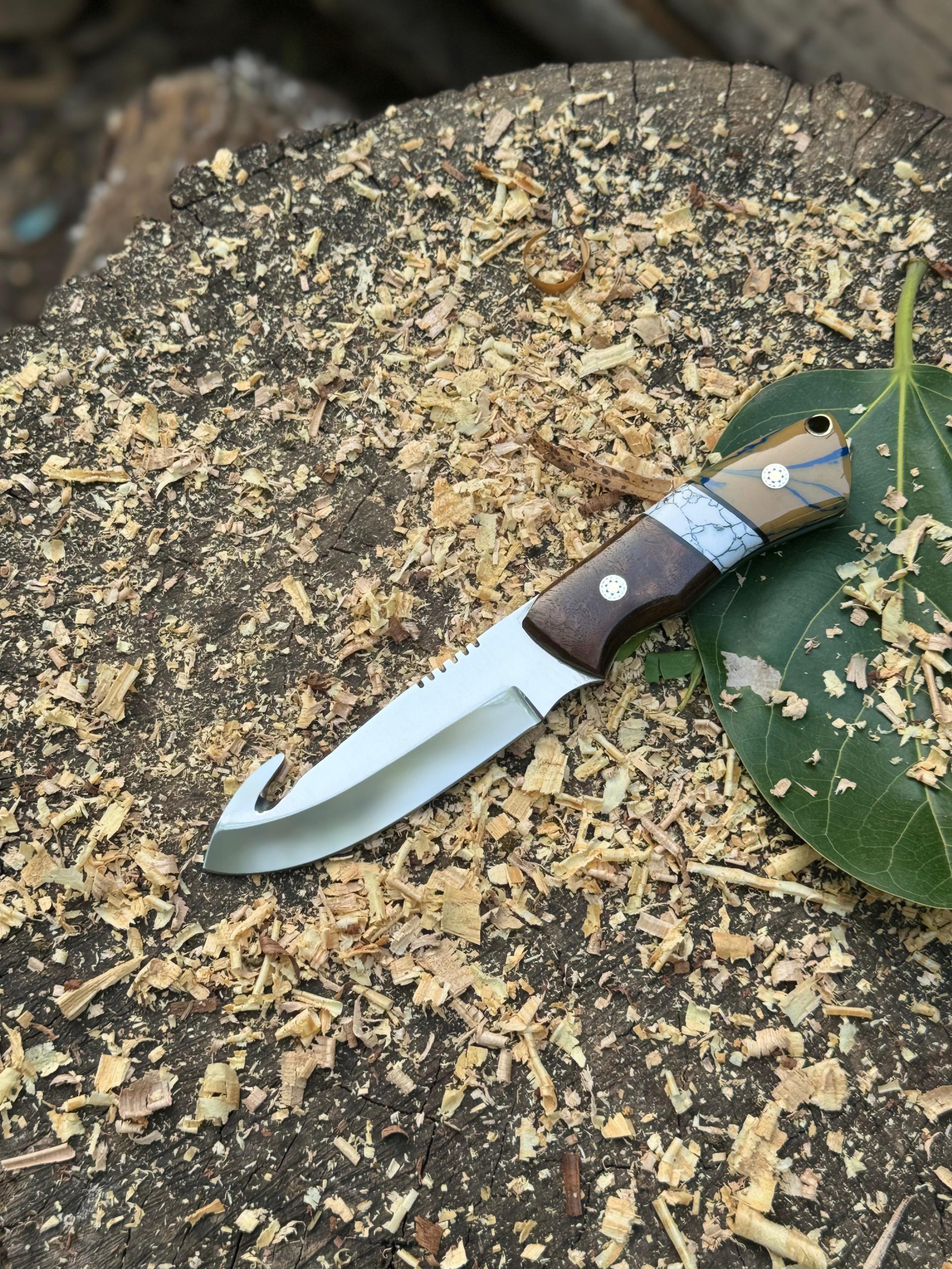 Gut hook Camping Knife